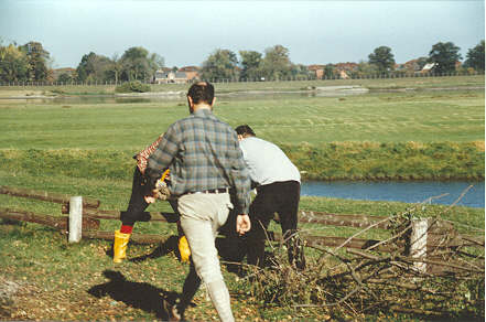 Blick auf den Grippeler Haken und die Elbe mit den Grenzanlagen...