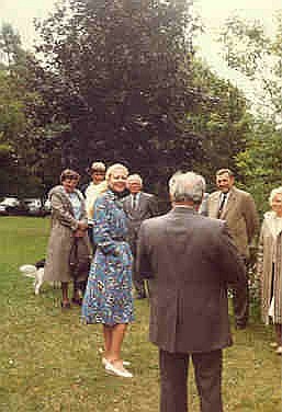 Im Vordergrund: B&uuml;rgermeisterin Odile Proust 