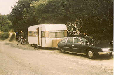 Lagebesprechung nach dem Mittagessen. Zum vergr&ouml;&szlig;ern bitte anklicken !